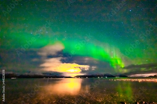 Nordlichter   ber dem Fjord in Troms bei Troms  . Aurora Borealis in the sky  heavenly light in the dark night. the lady dance in the sky. Polarlicht  Nordlicht in Norwegen