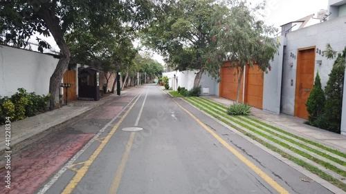 AVENIDA, CALLE, DISTRITO DE SURCO EN EL DEPARTAMENTO DE LIMA - PERÚ