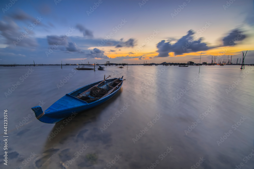 Naklejka premium sunset over the river