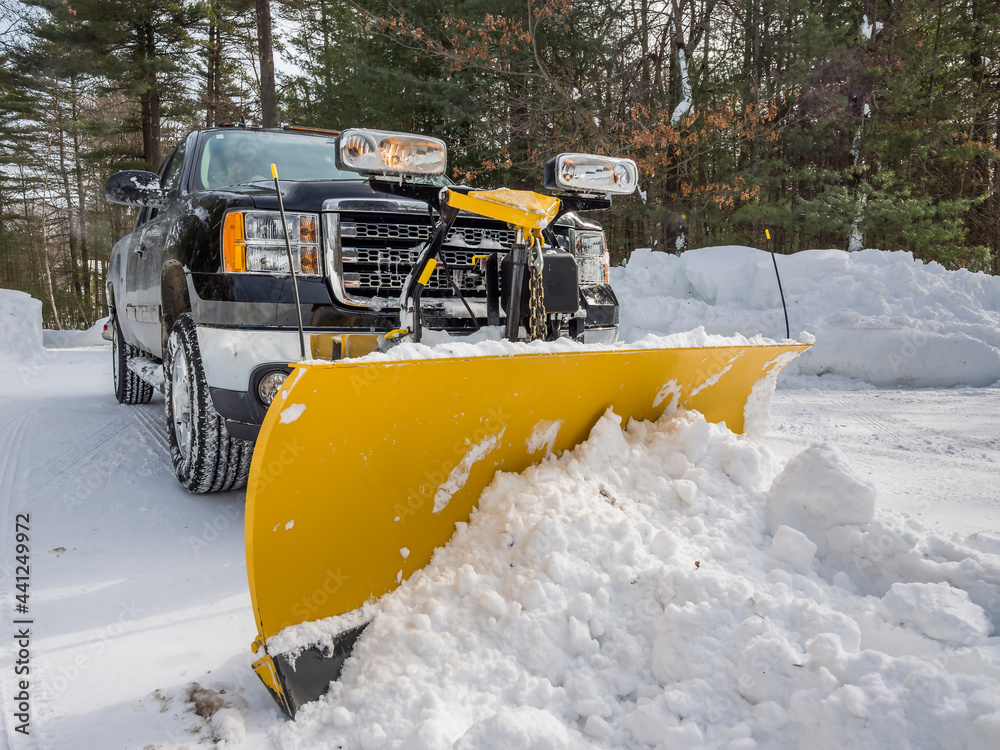 Pickup truck plowing snow off driveway - obrazy, fototapety, plakaty 