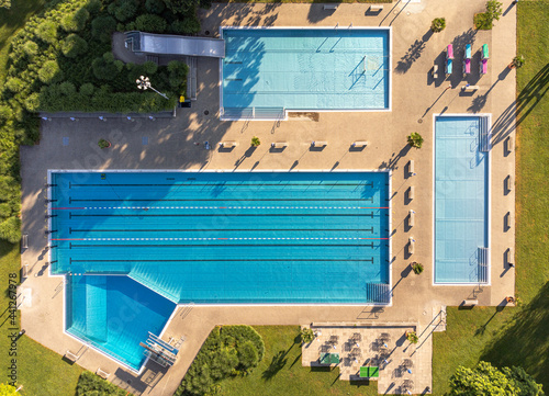 Arial view of a swimmingpool © Oliver