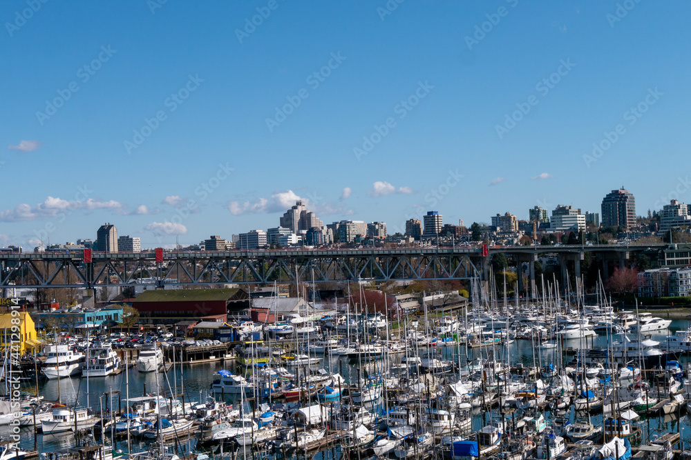 バンクーバーの船と青い海（俯瞰）