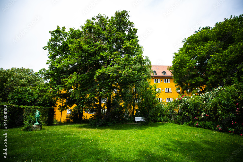 The Borstei is a listed housing estate in the Munich district of Moosach, garden in the Borstei