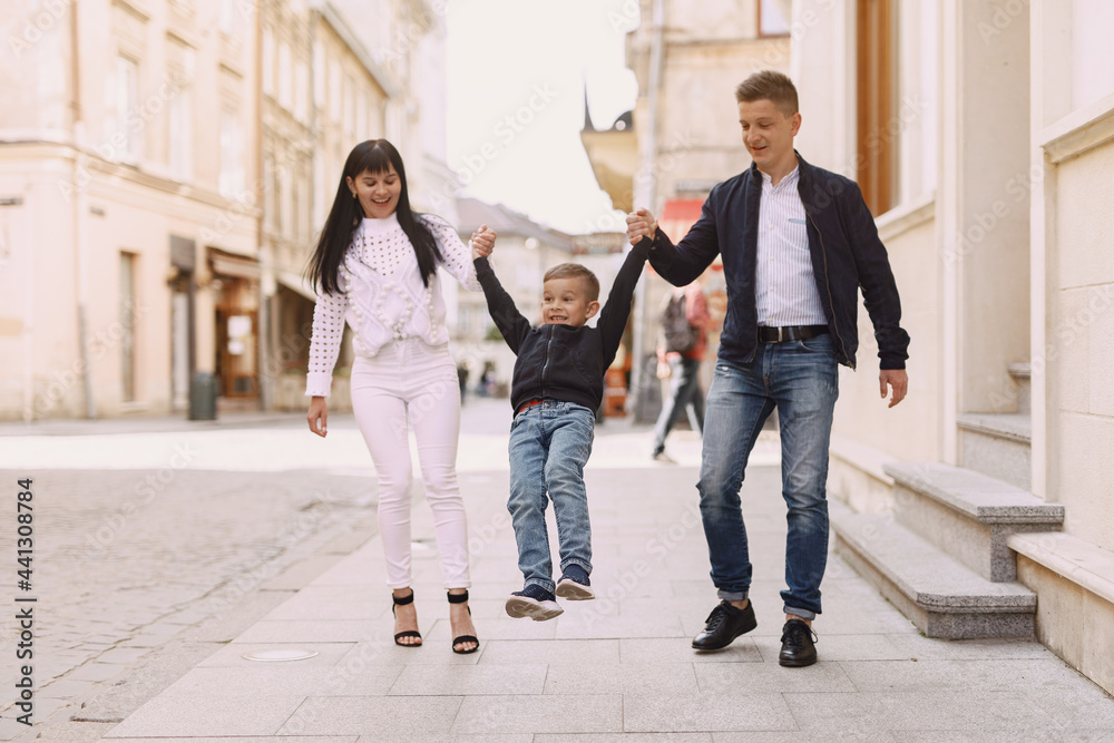 Obraz premium Cute family playing in a summer city