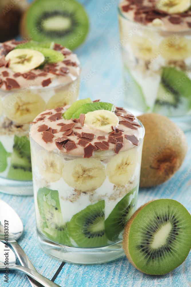 Trifle desserts with bananas, kiwi and yogurt Trifle desserts with bananas, kiwi and yogurt