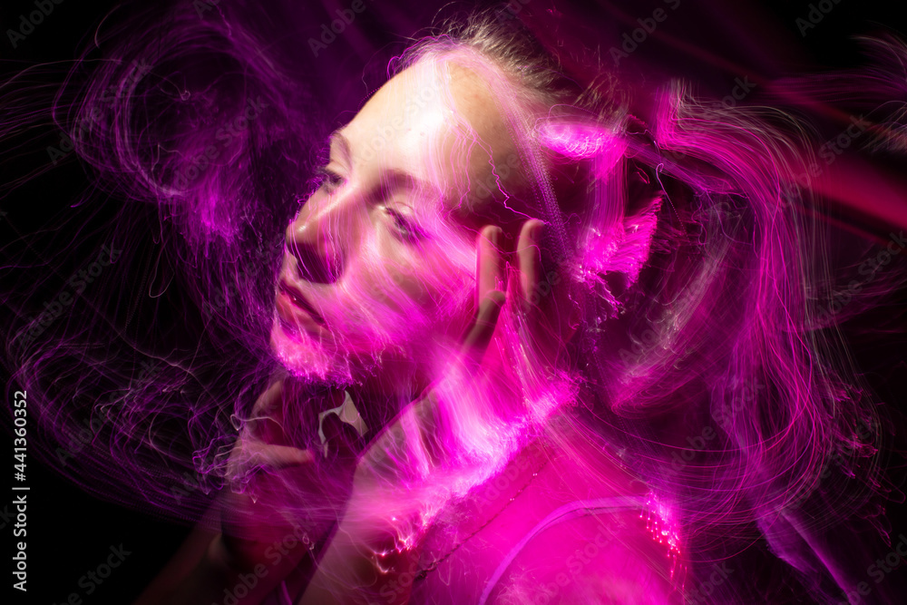 lightpainting portrait, new art direction, long exposure photo without photoshop, light drawing at long exposure
lightpainting portrait, new art direction, long exposure photo without photoshop, light drawing at long exposure