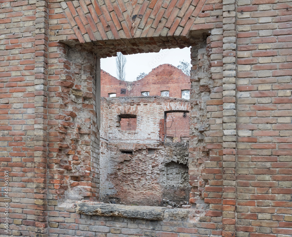 Abandoned warehouses (Paramonovskie) in Rostov-on-Don (1883) Abandoned warehouses (Paramonovskie) in Rostov-on-Don (1883)