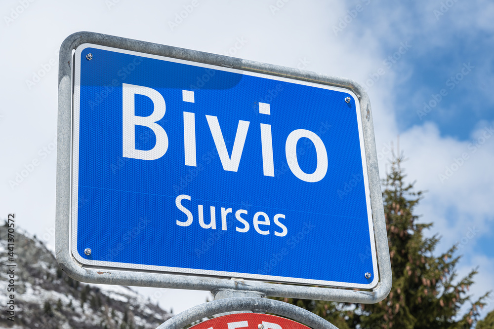 Ortstafel von Bivio, Kanton Graubünden, Schweiz Ortstafel von Bivio, Kanton Graubünden, Schweiz