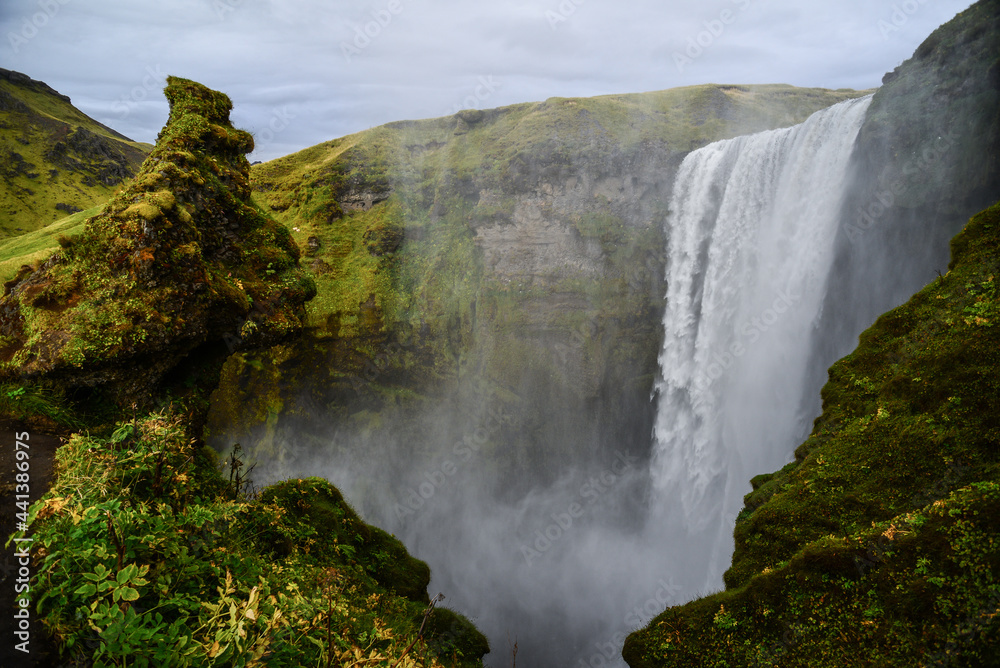 Obraz premium Side view of famous and stunning Skógafoss waterfall, south Iceland