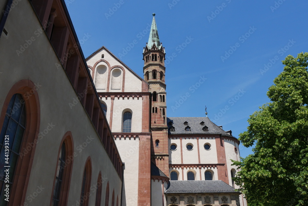 Kiliansdom Würzburg Kirchturm Dom und Kirche in Bayern
