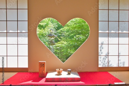 正寿院客殿の猪目窓