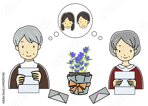 遠距離でなかなか会えない祖父母への想いが伝わる手描きイラスト：子供（子供夫婦）からのリンドウの鉢植えのプレゼントとメッセージを読む老夫婦（敬老の日や行事、誕生日等に）