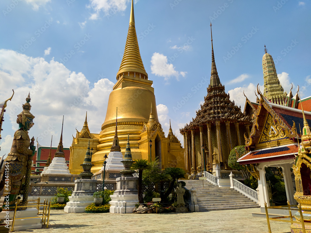 Fototapeta premium Grand palace ,Wat Phra Kaew,Temple of the Emerald Buddha,Landmark of Thailand in which tourists from all over the world do not miss to visit.