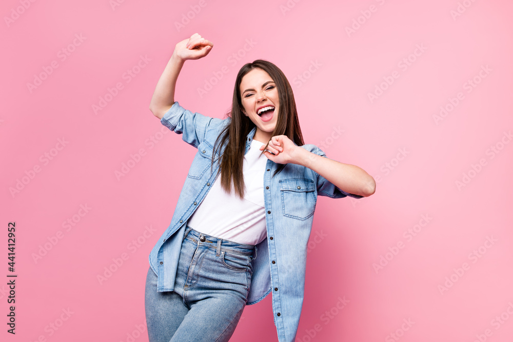 Φωτογραφία Photo of excited crazy joyful happy young woman dance good mood isolated on past