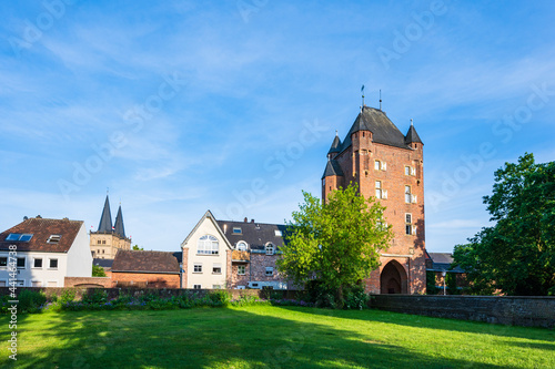 Obraz na płótnie Stadtansicht von Xanten mit Klever Tor und Dom w salonie