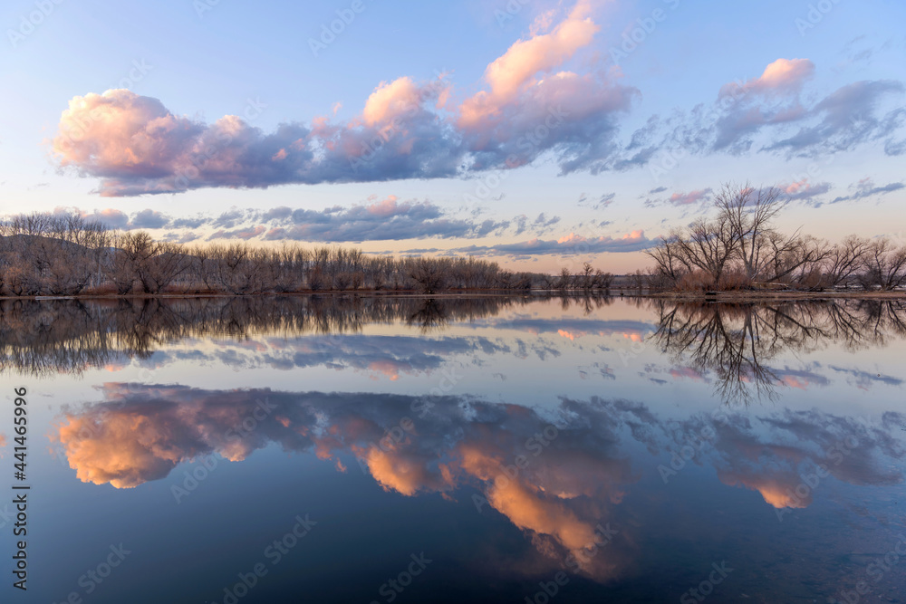 Fototapeta premium King Fisher Pond - A calm and colorful late-Autumn Evening at King Fisher Pond of Chatfield Reservoir, Chatfield State Park, Denver-Littleton, Colorado, USA.