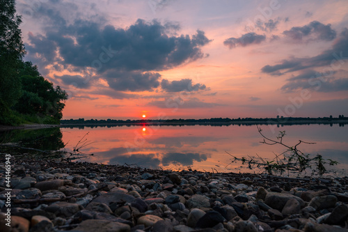 Obraz na płótnie Sonnenuntergang über See am Niederrhein w salonie