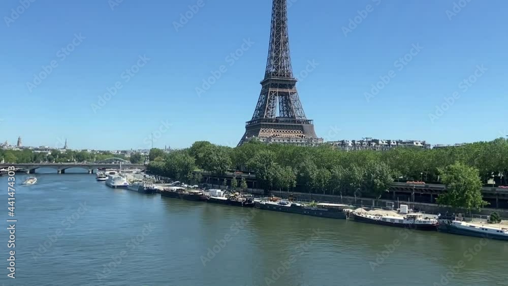 Tour Eiffel et quai de Seine à Paris Tour Eiffel et quai de Seine à Paris