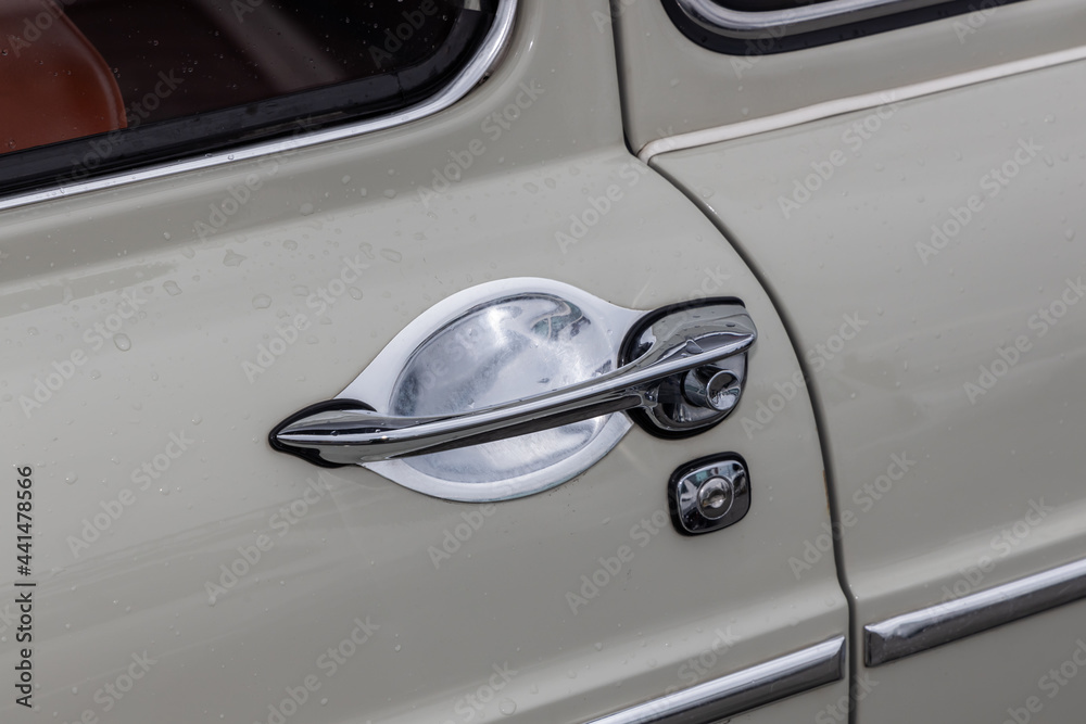 古い車のドアノブ Old private car door handle 古い車のドアノブ Old private car door handle