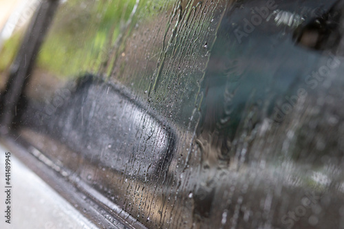 Choose to focus water on the windows and doors of the car when it rains. Gives a cool  fresh feeling and lonely mood The concept of feeling wet and washing the car.
