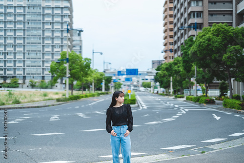 Wallpaper Mural 屋外の女性 Torontodigital.ca