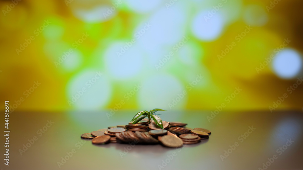 Obraz premium Close-up of a pile of money on the table Investment ideas, stock trading and real estate. successful