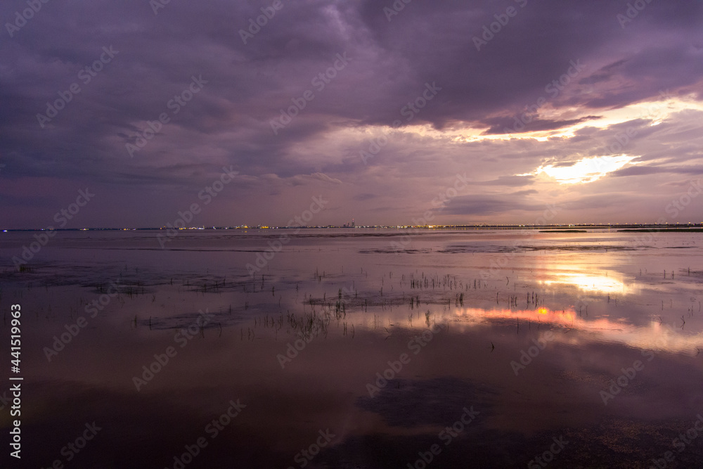 Fototapeta premium sunset over the bay