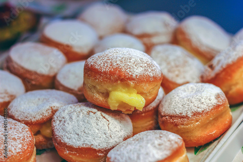 Bomboloni alla crema photo