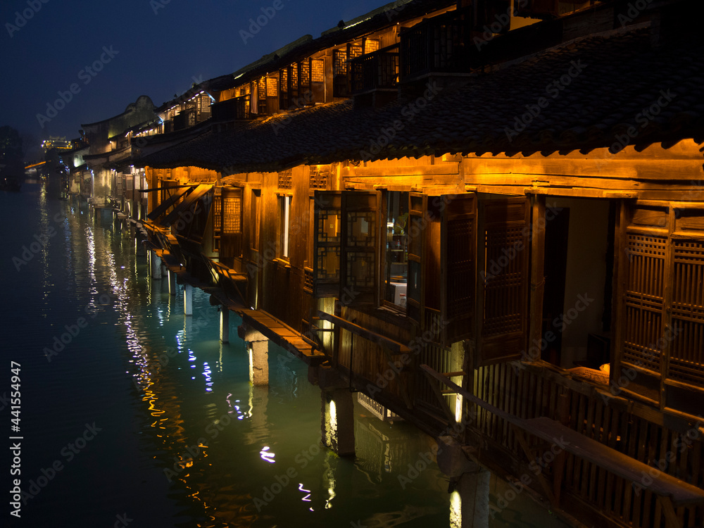 夜景 中国 乌镇 伝統 建築 運河 水辺 湖 江南 Stock Photo Adobe Stock