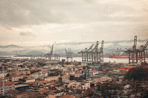 Porto de Santos e nuvens © LuisFilipevonARossi