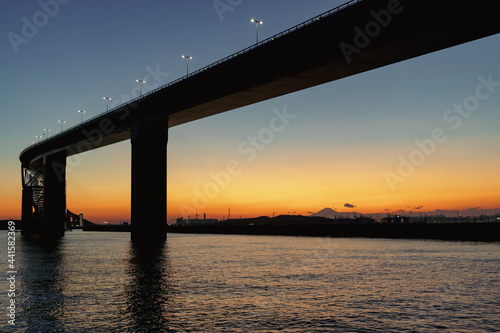 Dusk of Tokyo Gate Bridge © MORNINGS