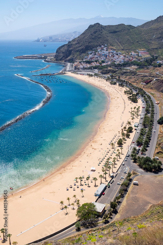 Fotografía aérea de la playa de Las Teresitas en la costa de San Andrés en Tenerife, Canarias © s-aznar