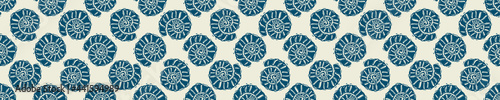 
Coastal shell drawn etching seamless border. Marine 2 tone seashell printed background edge for interior textiles and modern trendy maritime fashion. Sea life  design vector banner trim.
