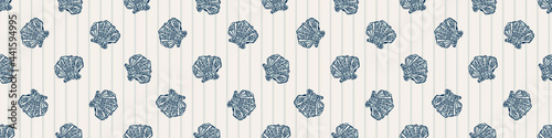 
Coastal shell drawn etching seamless border. Marine 2 tone seashell printed background edge for interior textiles and modern trendy maritime fashion. Sea life  design vector banner trim.
