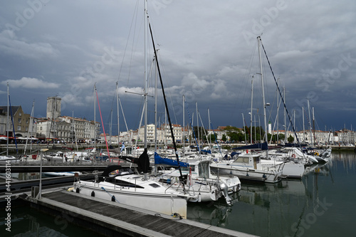 Bateaux amarrés dans le port de plaisance de La Rochelle