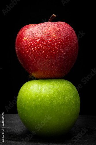 apple red green water