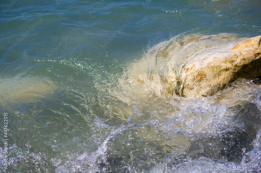 Obraz premium pebble stones on the sea beach, the rolling waves of the sea with foam