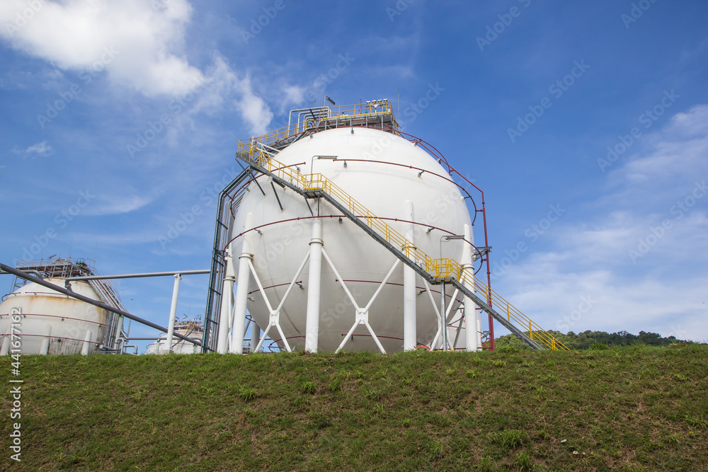 Spherical tanks white in refineries