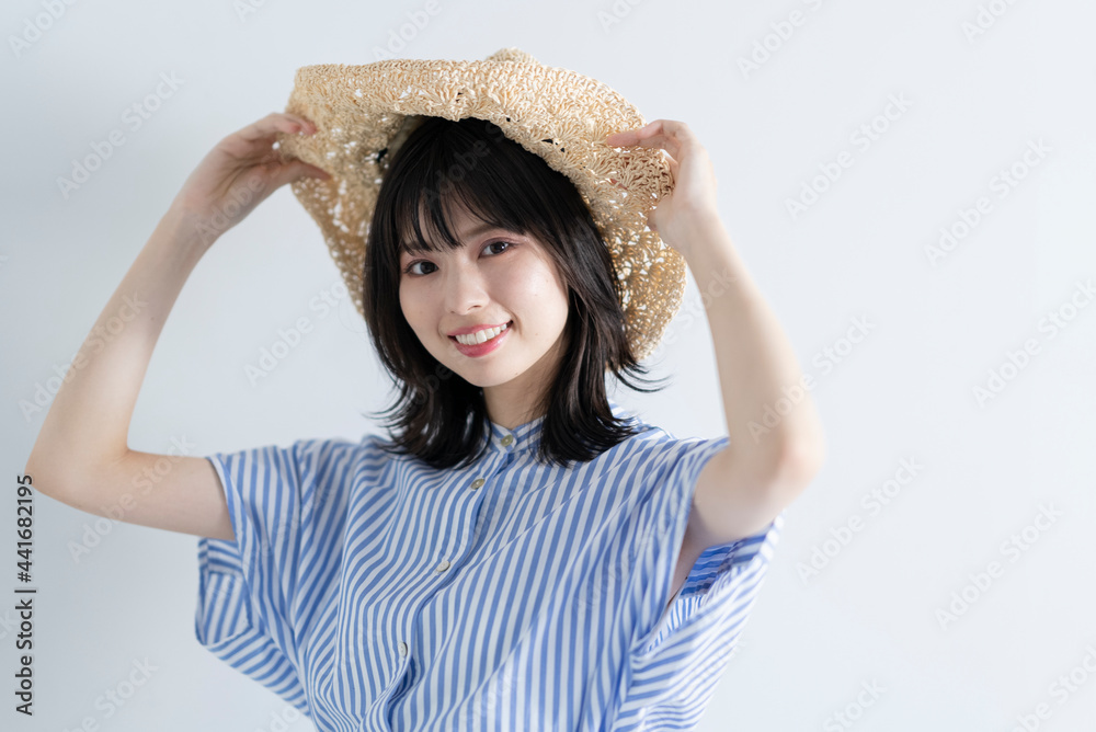 麦わら帽子の女性