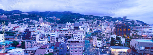 静岡県熱海市の夕暮れの温泉街の風景(パノラマ）