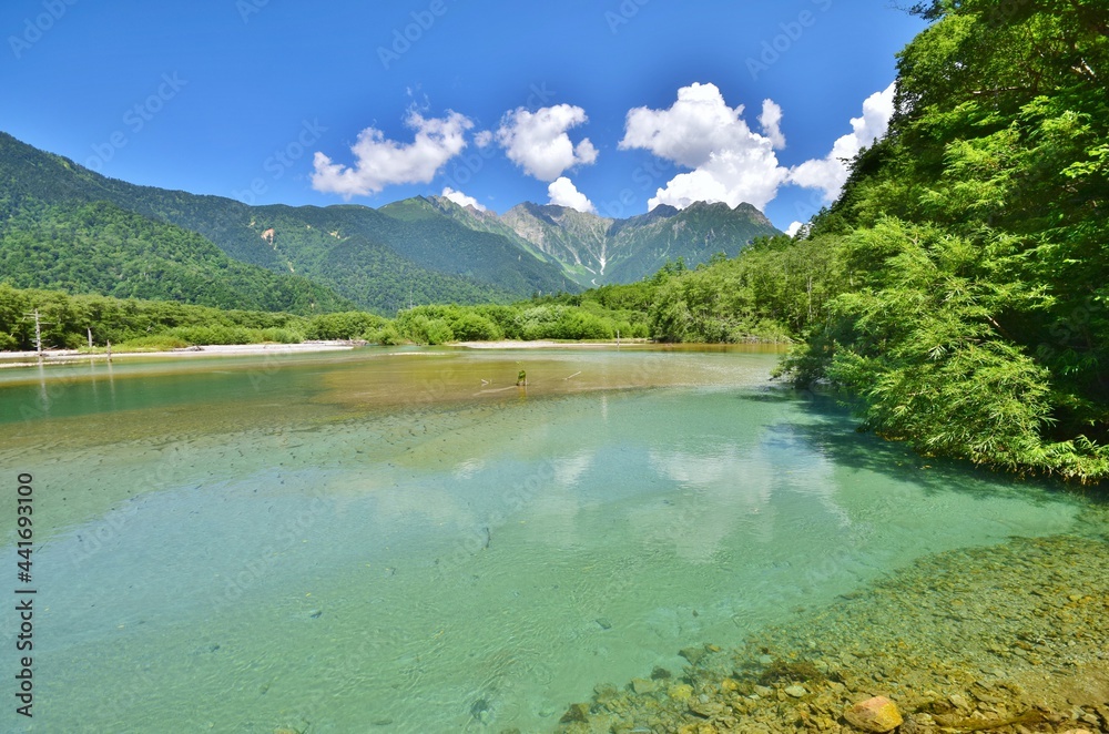 朝靄の上高地　夏景色