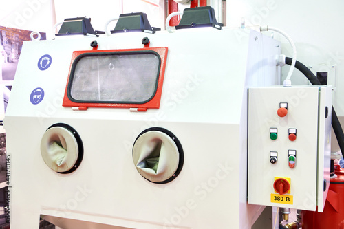 Slika na platnu Ejector sandblasting chamber machine