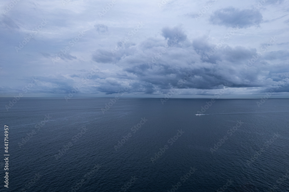 海上の雨雲 海上の雨雲