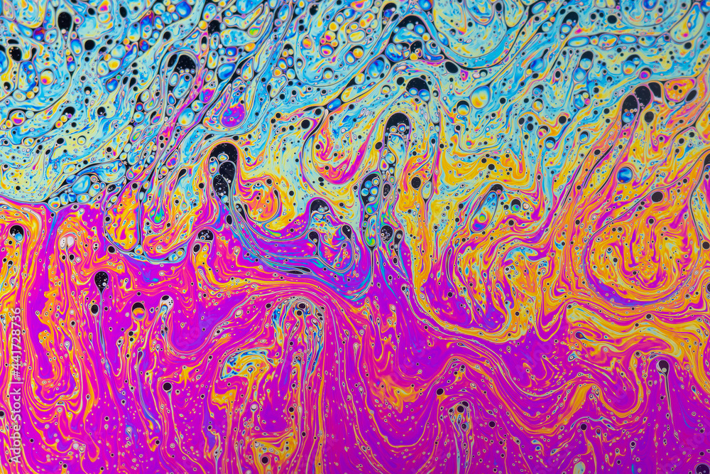 Fluid soap bubble psychedelic colorful abstract art. Surreal patterns with rainbows and waves of color in motion. - obrazy, fototapety, plakaty 