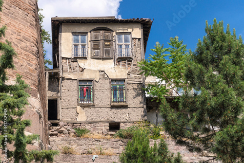 Fototapeta Naklejka Na Ścianę i Meble -  Poor neighborhoods and old city streets in the Middle East