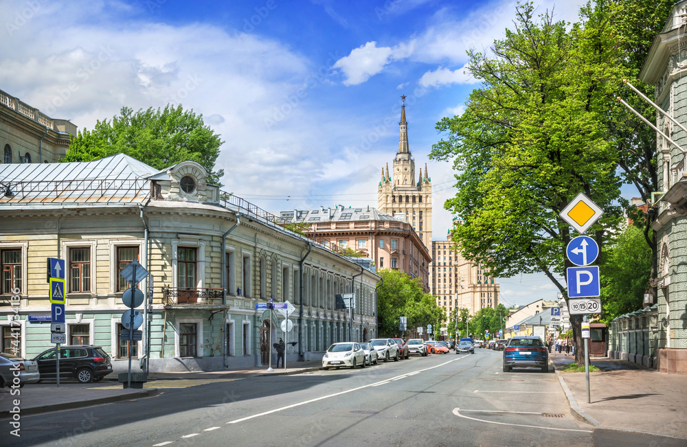 View of the high-rise on Kudrinskaya Square from Povarskaya Street in Moscow. Caption: Trubnikovsky lane