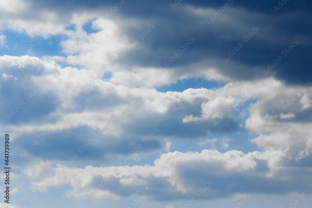 空の風景(曇り空) 層積雲から垣間見る青空 Stock Photo | Adobe Stock