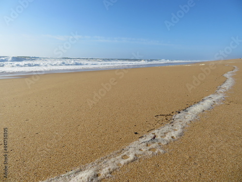 Fototapeta Naklejka Na Ścianę i Meble -  beautiful beach with the sea and its heat waves sun sky water salt air