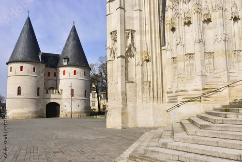 Le Musée de l'Oise derrière la cathédrale Saint-Pierre à Beauvais (60000), département de l'Oise en région Hauts-de-France, France photo