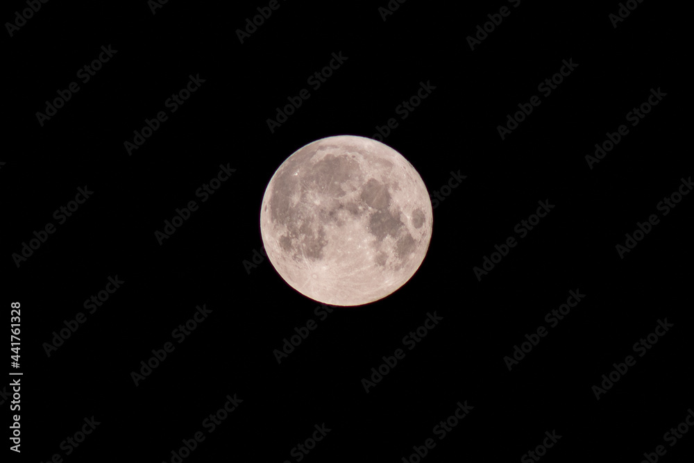 Wallpaper full moon strawberry supermoon on black background 25 June 2021 Wallpaper full moon strawberry supermoon on black background 25 June 2021